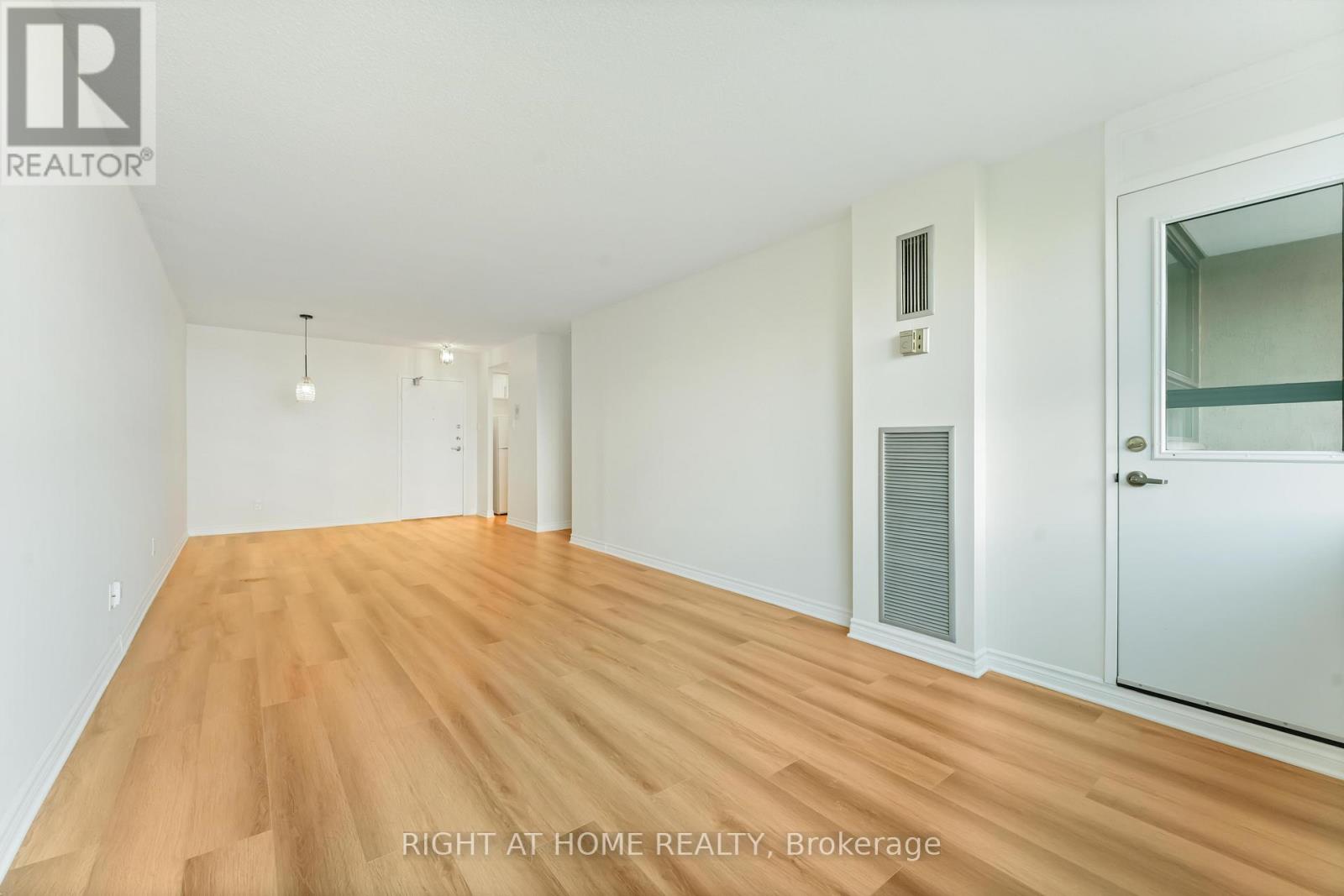 Photo 32 of 302 555 Brittany Drive, Ottawa ON