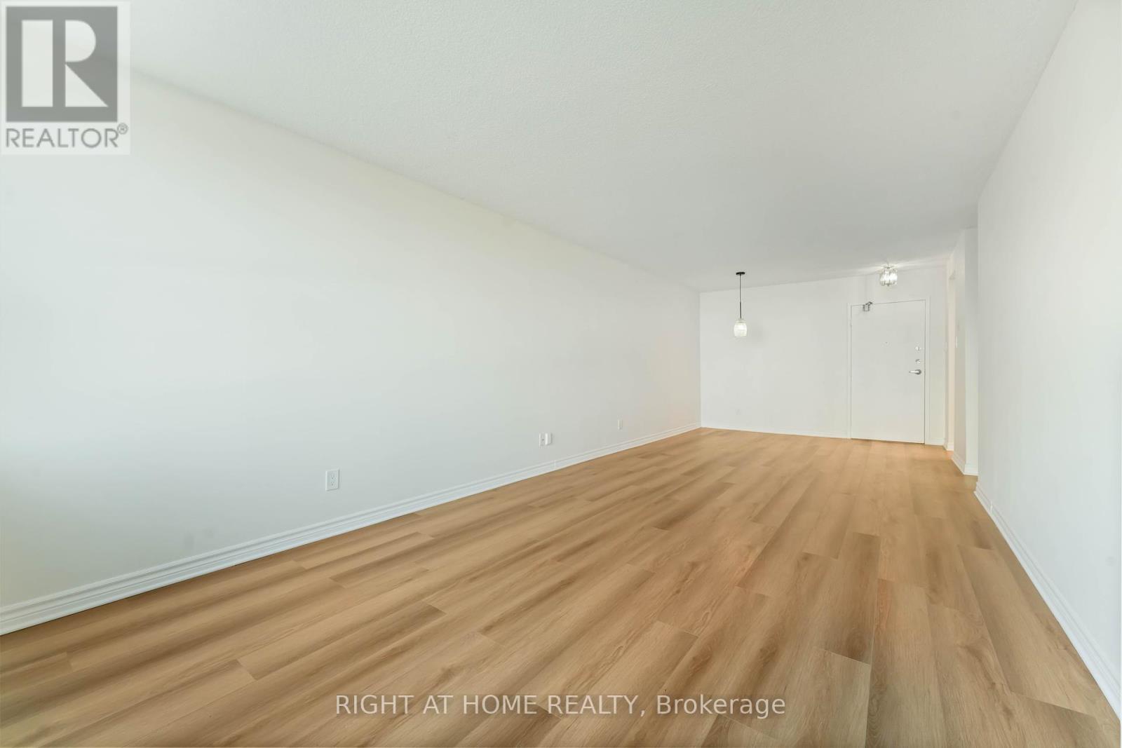 Photo 18 of 302 555 Brittany Drive, Ottawa ON