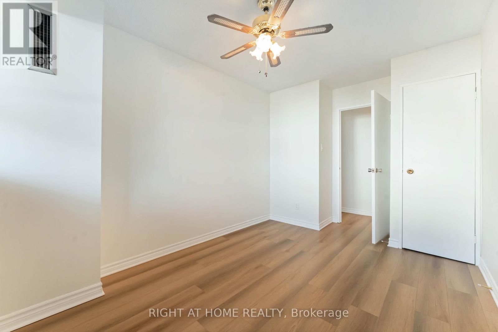 Photo 20 of 302 555 Brittany Drive, Ottawa ON