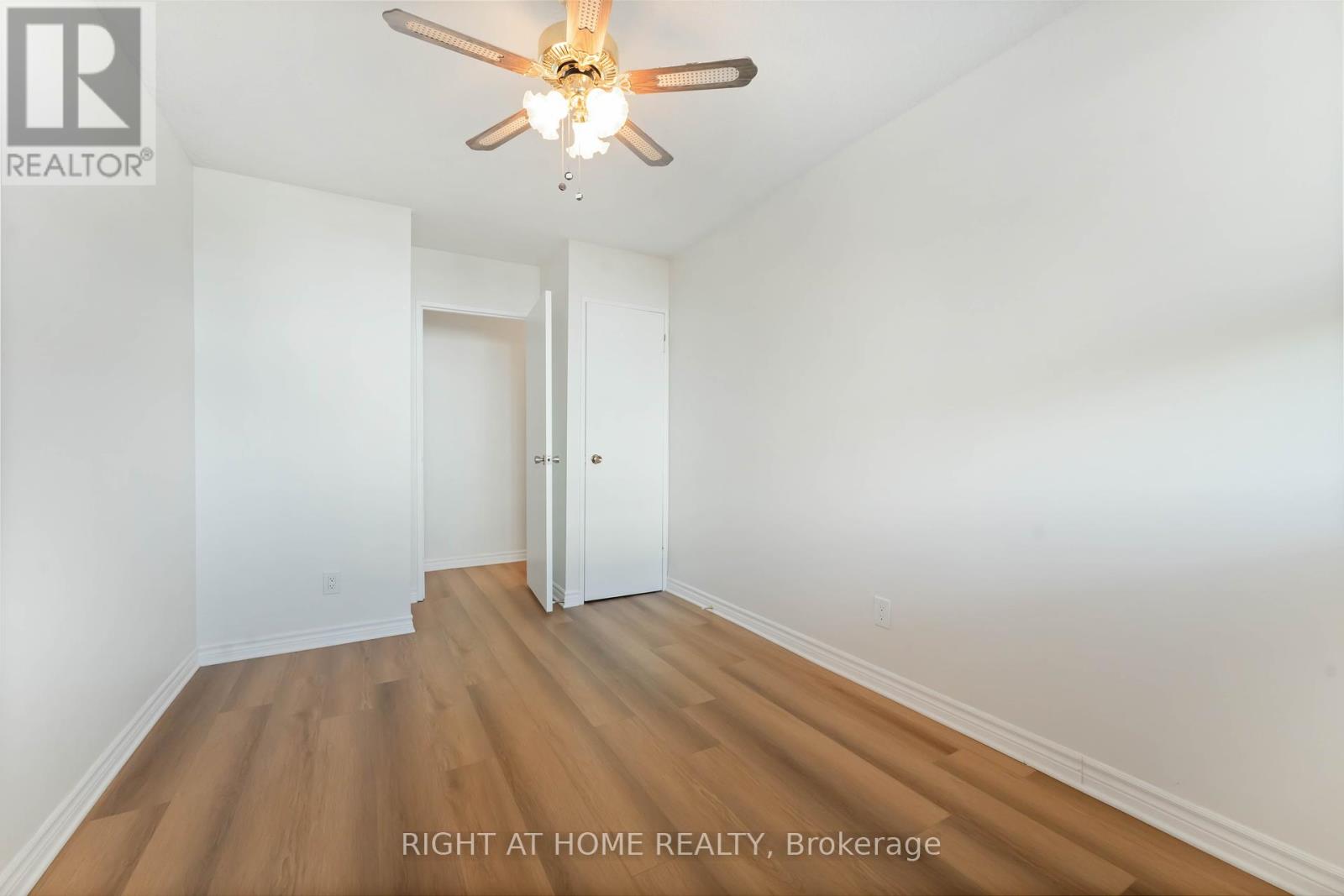 Photo 13 of 302 555 Brittany Drive, Ottawa ON