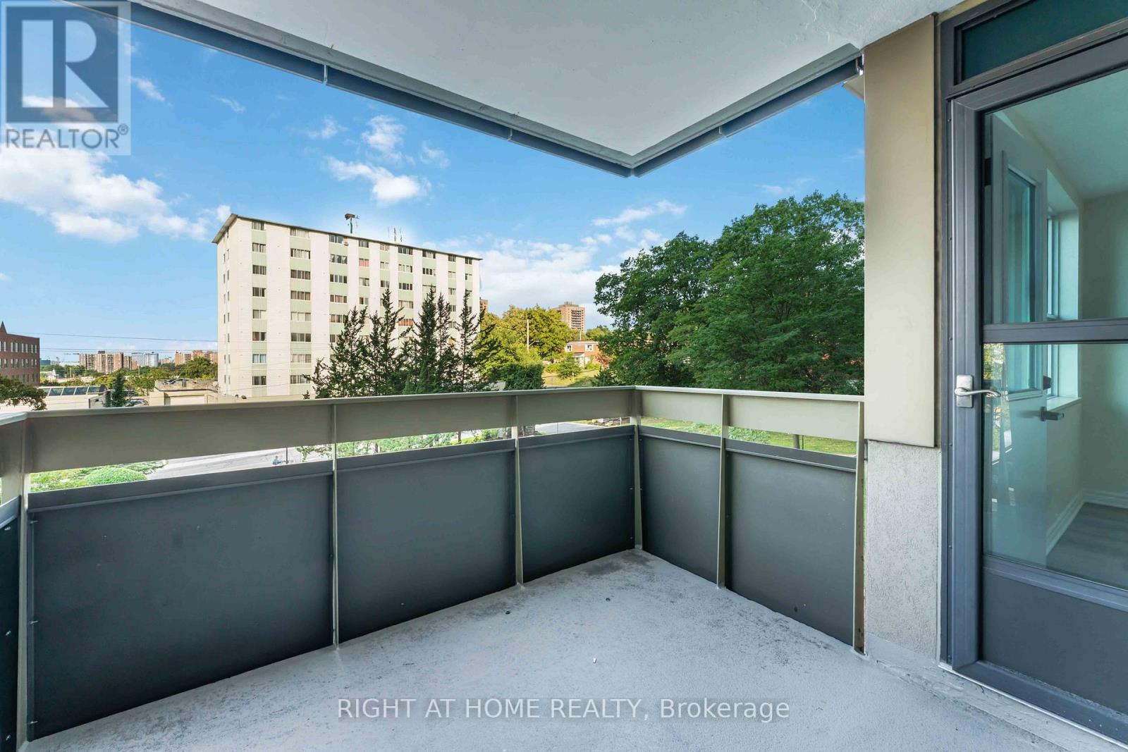 Photo 37 of 302 555 Brittany Drive, Ottawa ON