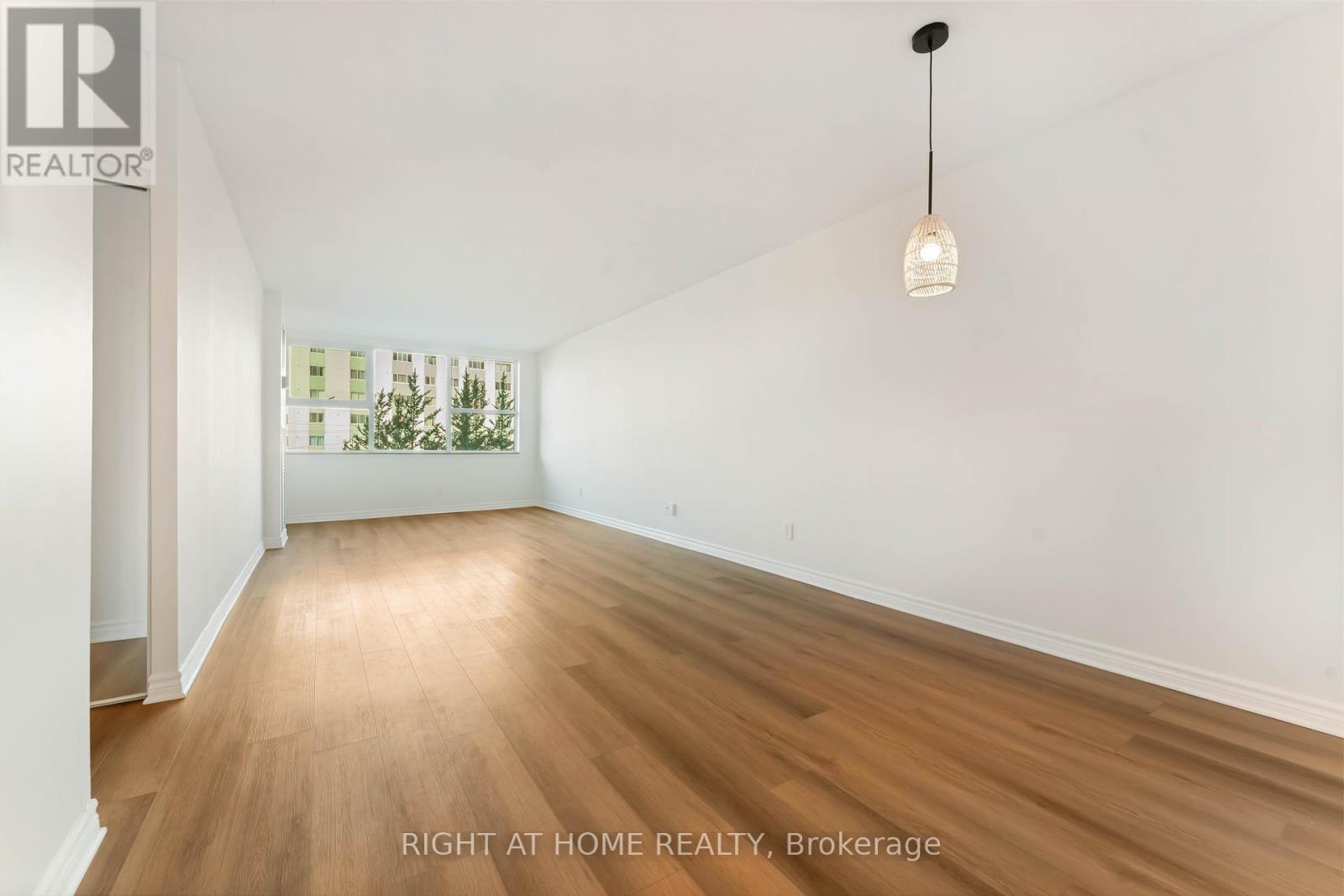 Photo 28 of 302 555 Brittany Drive, Ottawa ON