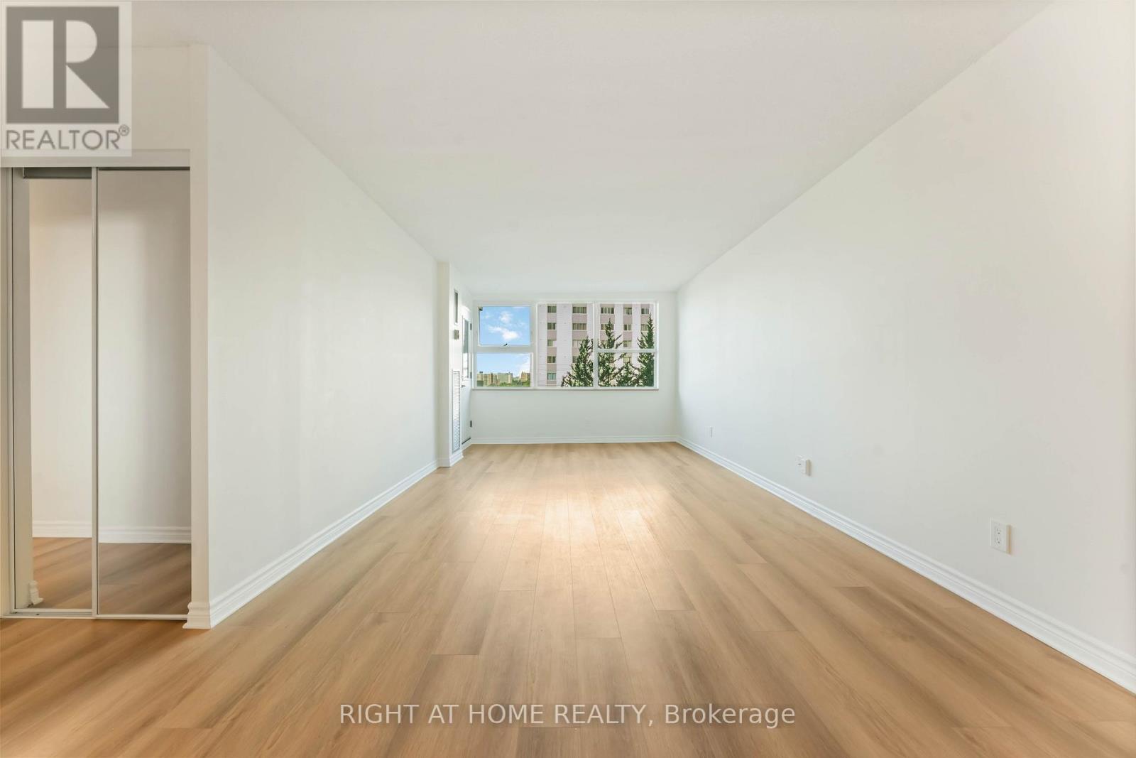 Photo 1 of 302 555 Brittany Drive, Ottawa ON