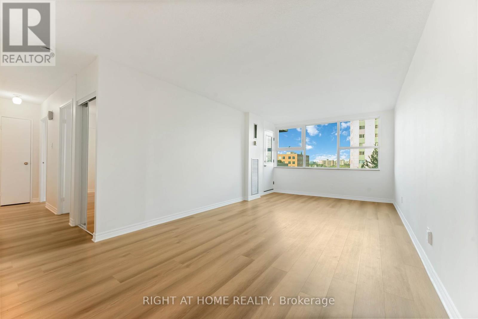 Photo 8 of 302 555 Brittany Drive, Ottawa ON