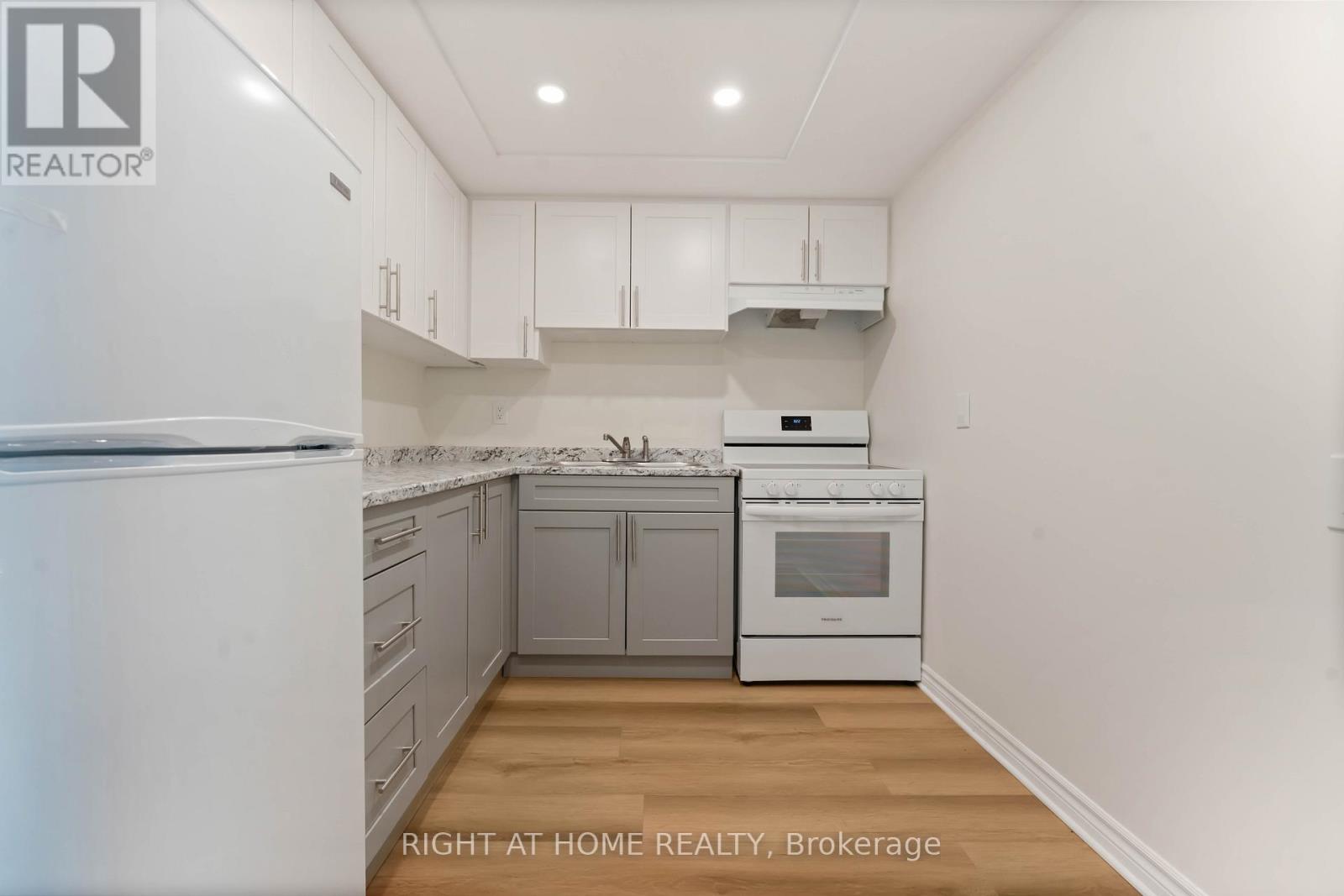 Photo 21 of 302 555 Brittany Drive, Ottawa ON