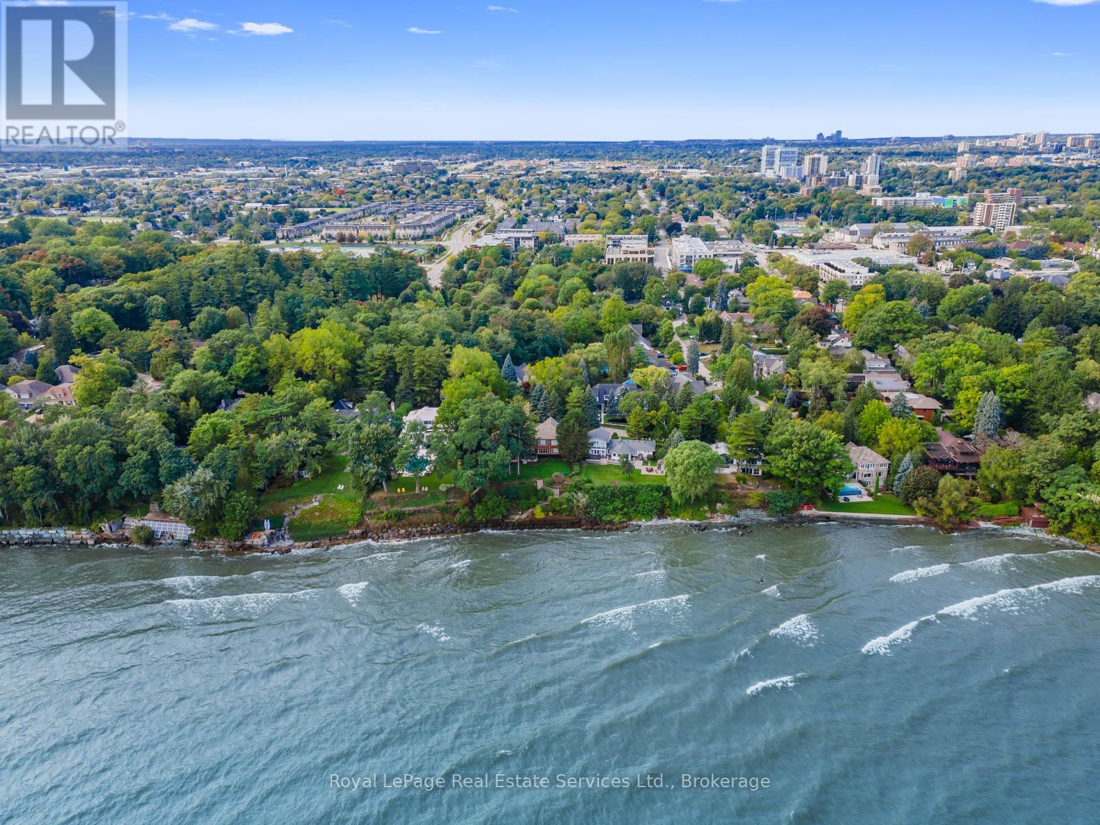 Photo 8 of 235 Lakewood Drive, Oakville ON