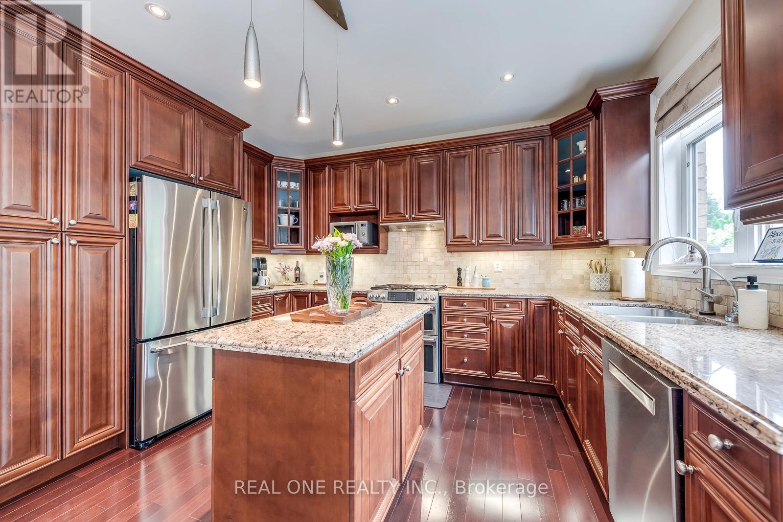 Photo 16 of 2336 Thruxton Drive, Oakville ON
