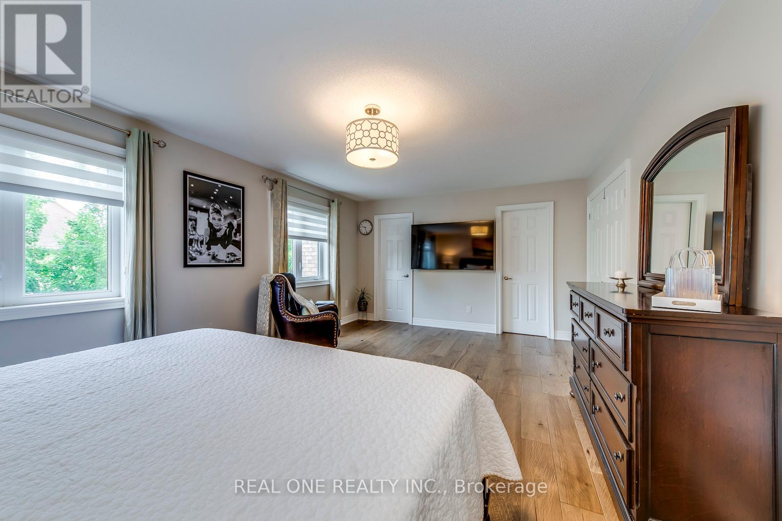 Photo 35 of 2336 Thruxton Drive, Oakville ON