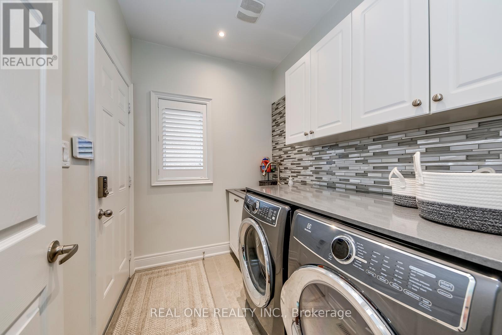 Photo 40 of 2336 Thruxton Drive, Oakville ON