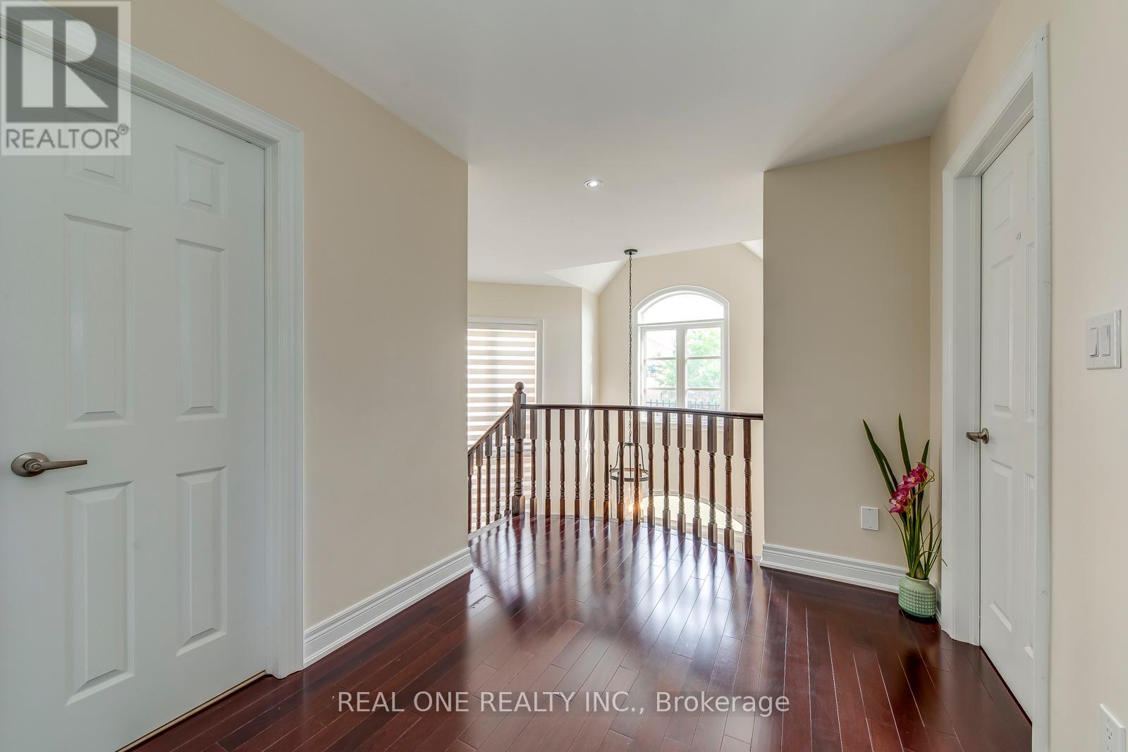 Photo 3 of 2336 Thruxton Drive, Oakville ON