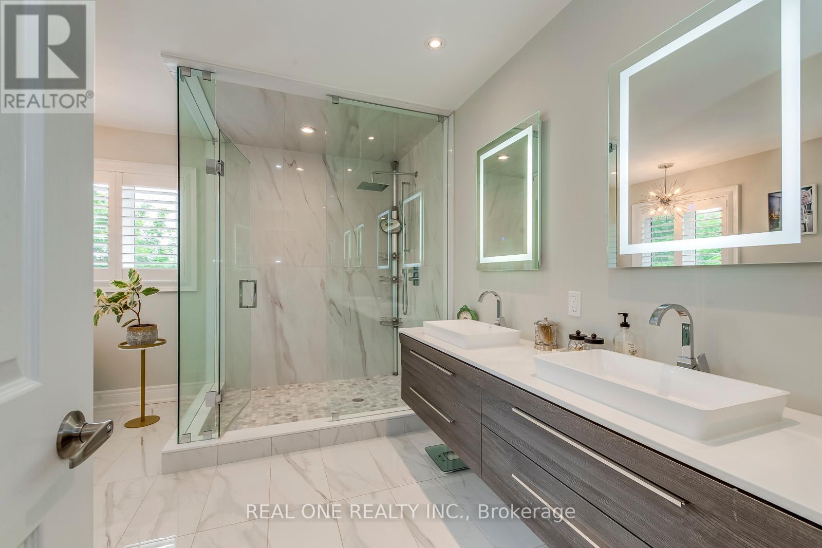 Photo 11 of 2336 Thruxton Drive, Oakville ON