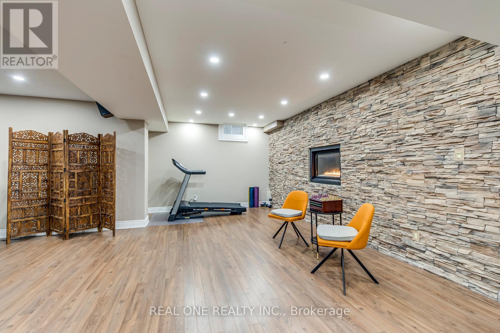Photo 33 of 2336 Thruxton Drive, Oakville ON