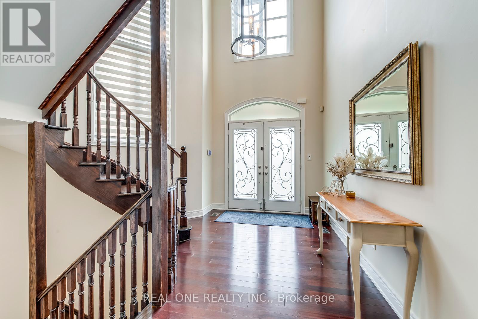 Photo 12 of 2336 Thruxton Drive, Oakville ON