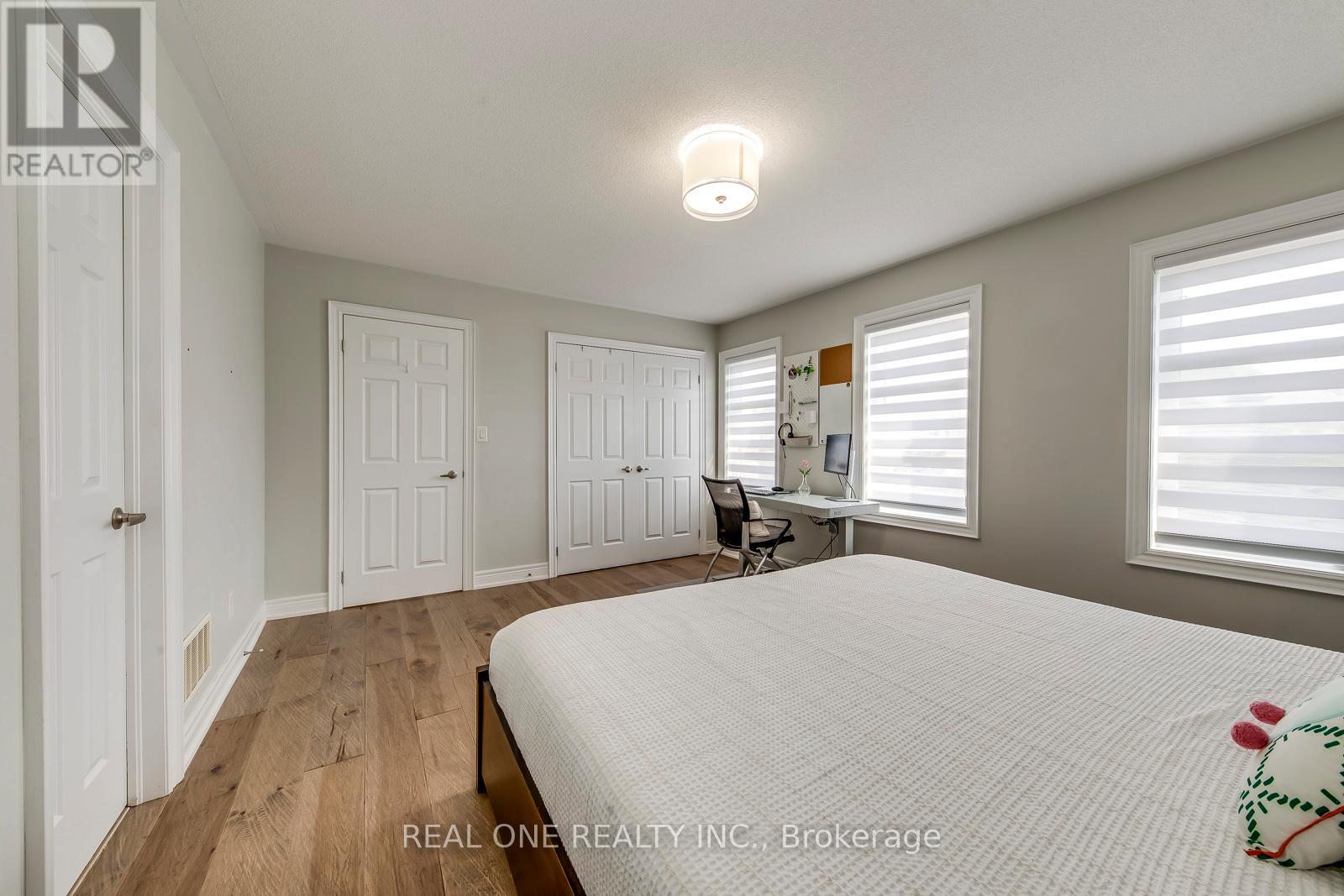 Photo 21 of 2336 Thruxton Drive, Oakville ON