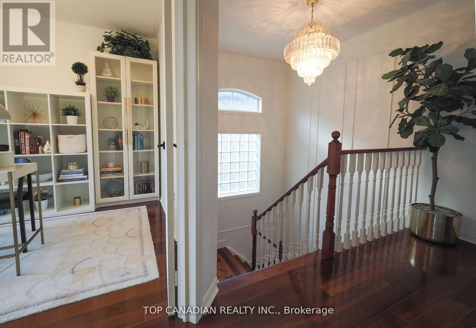 Photo 10 of 5827 Rainberry Drive, Mississauga ON