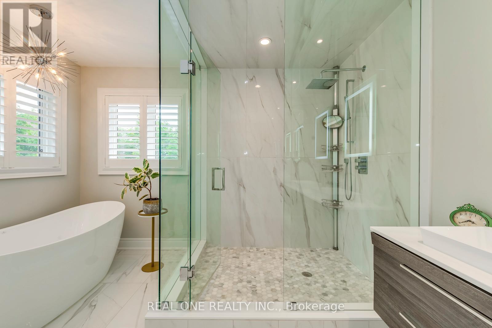 Photo 42 of 2336 Thruxton Drive, Oakville ON