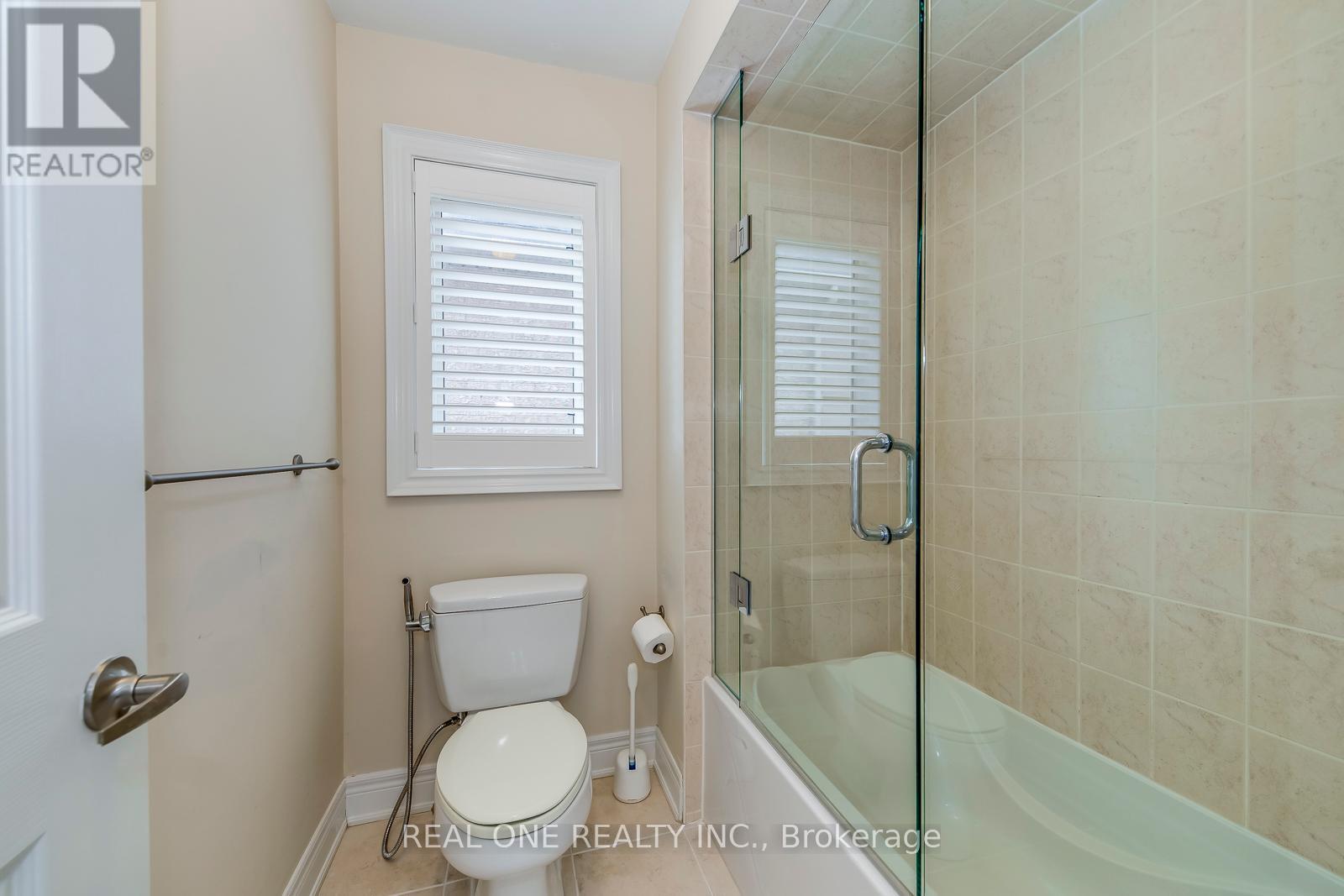 Photo 13 of 2336 Thruxton Drive, Oakville ON