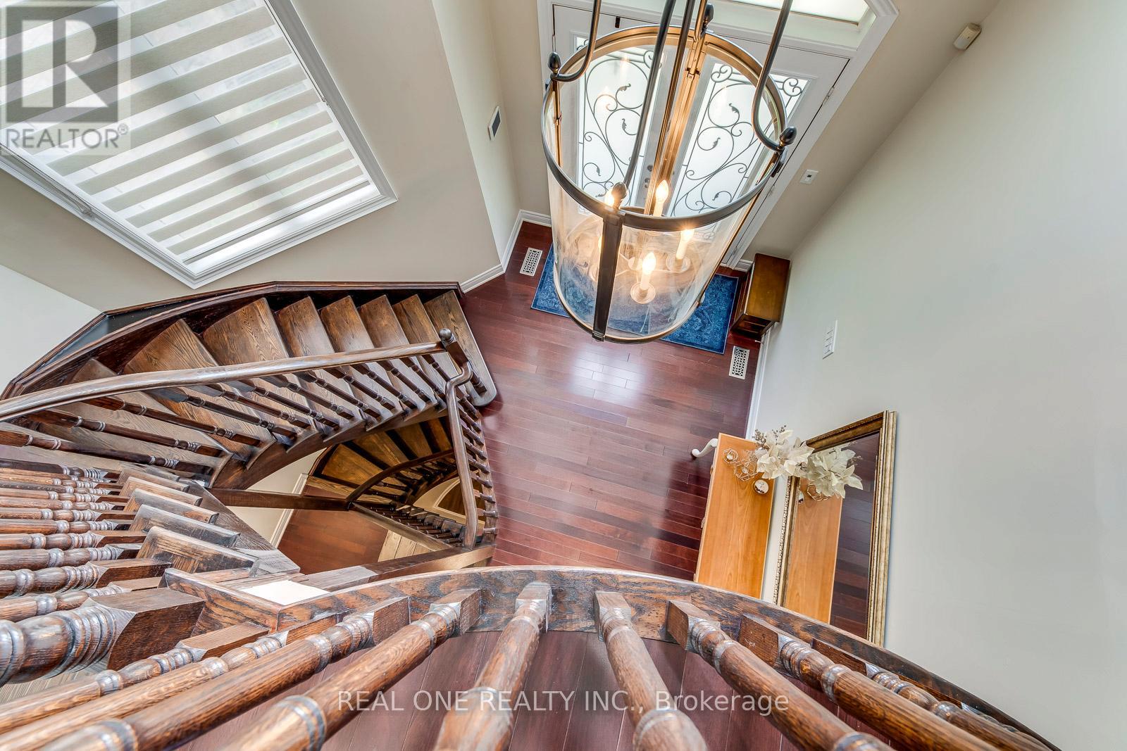 Photo 36 of 2336 Thruxton Drive, Oakville ON