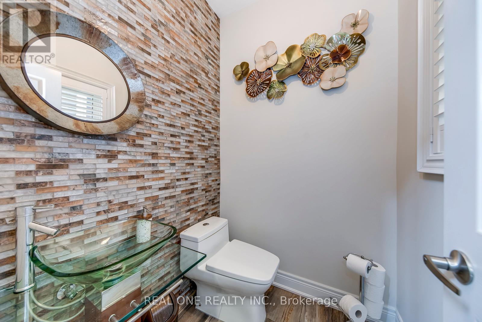 Photo 15 of 2336 Thruxton Drive, Oakville ON