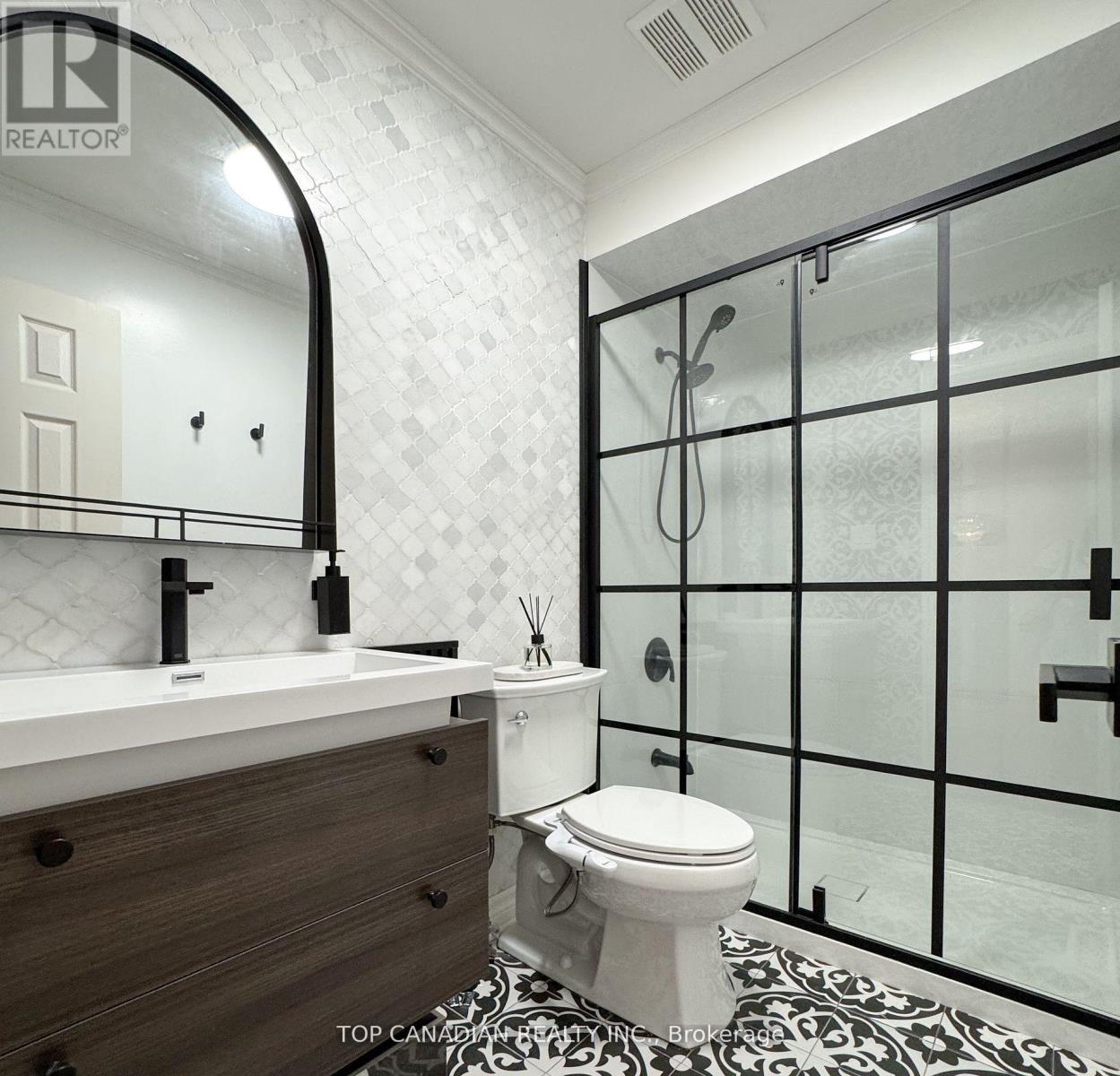 Photo 9 of 5827 Rainberry Drive, Mississauga ON