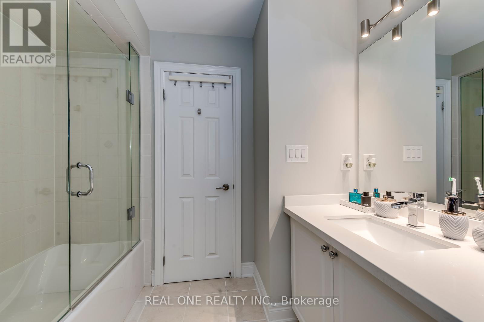 Photo 19 of 2336 Thruxton Drive, Oakville ON