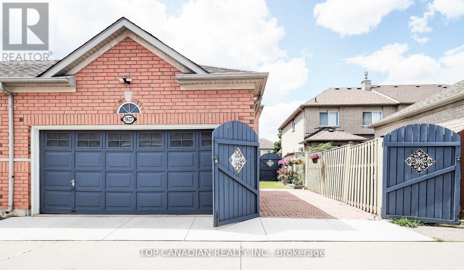 Photo 5 of 5827 Rainberry Drive, Mississauga ON
