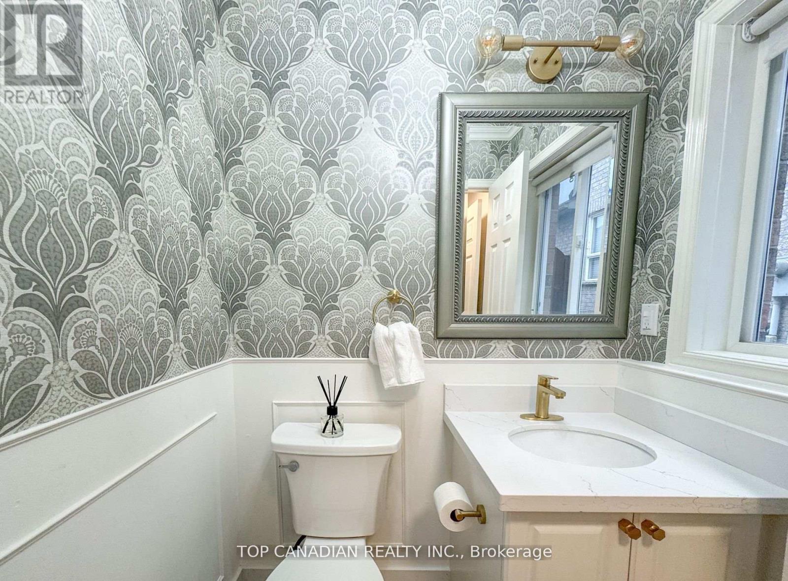 Photo 11 of 5827 Rainberry Drive, Mississauga ON