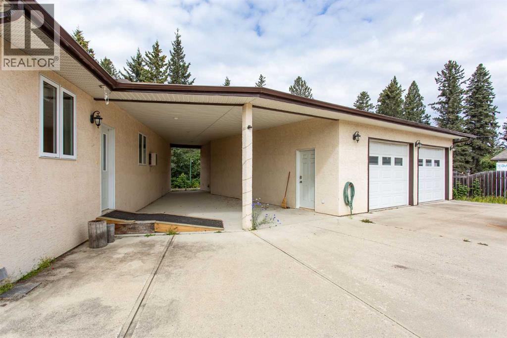 Photo 7 of 126 4th Street, Leslieville AB