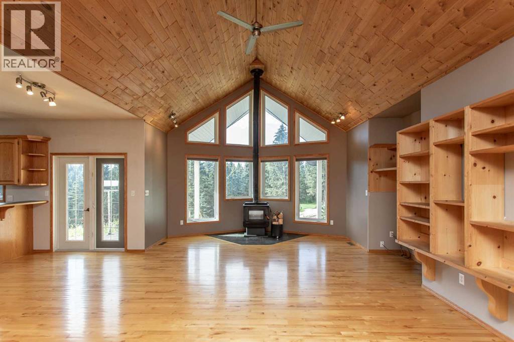 Photo 9 of 126 4th Street, Leslieville AB