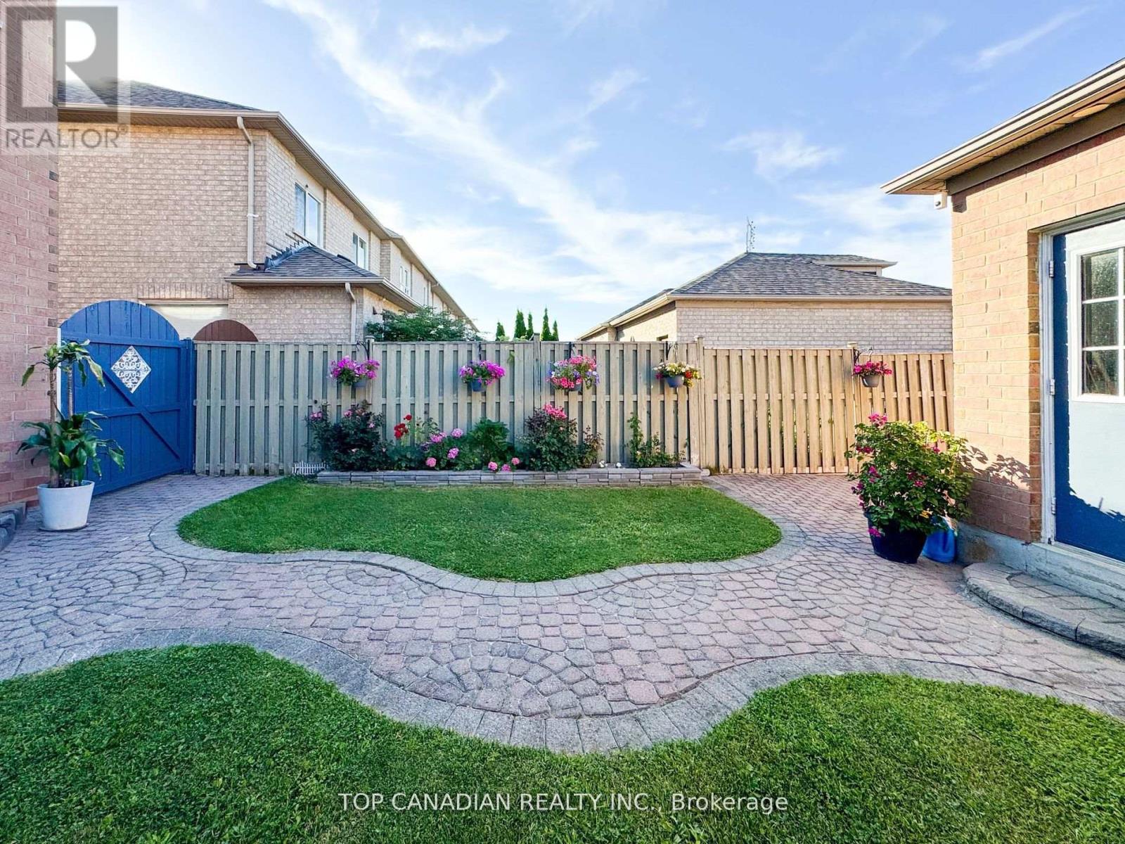 Photo 6 of 5827 Rainberry Drive, Mississauga ON