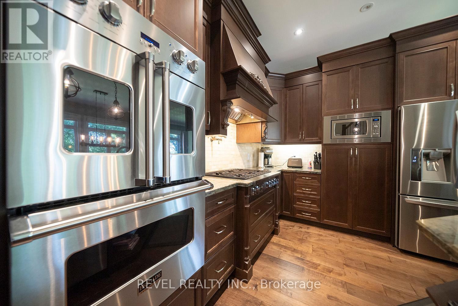 Photo 39 of 2 158 Willow Street, Brant ON