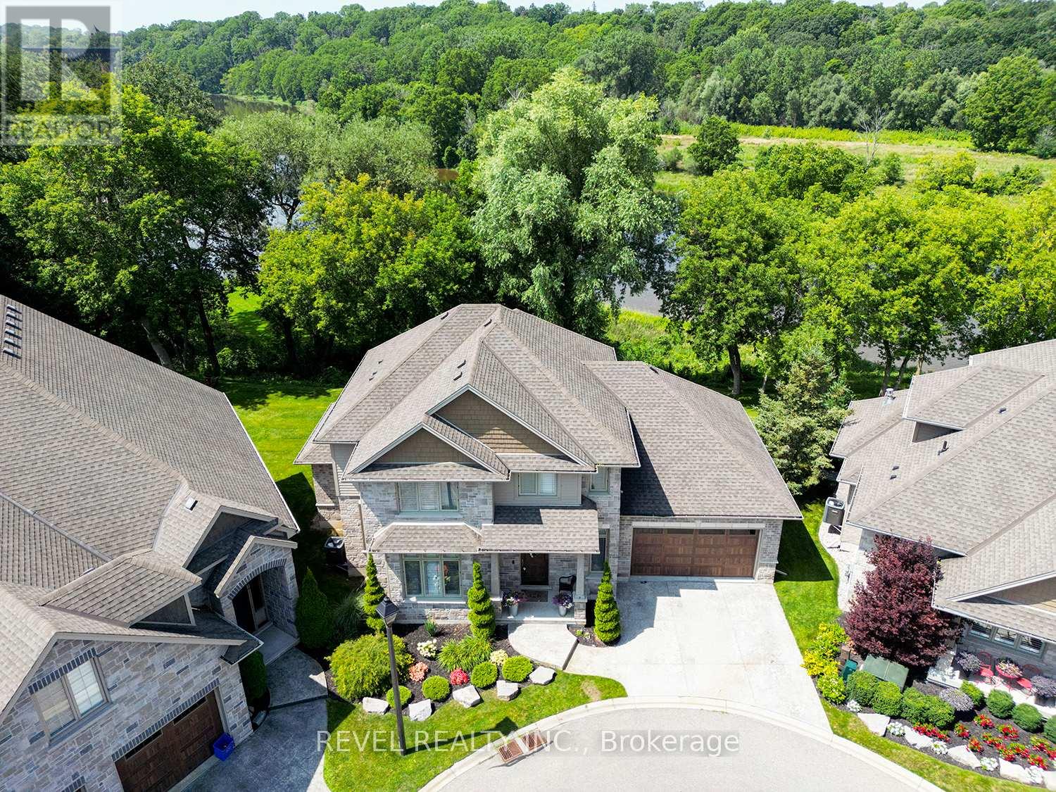 Photo 32 of 2 158 Willow Street, Brant ON