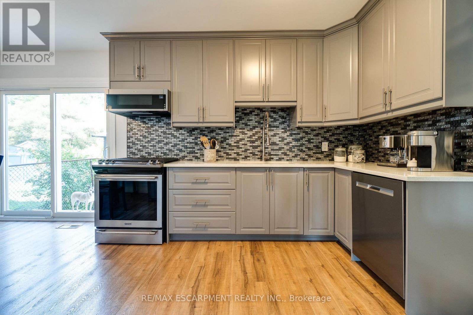 Photo 10 of 17 Ronaldshay Avenue, Hamilton ON