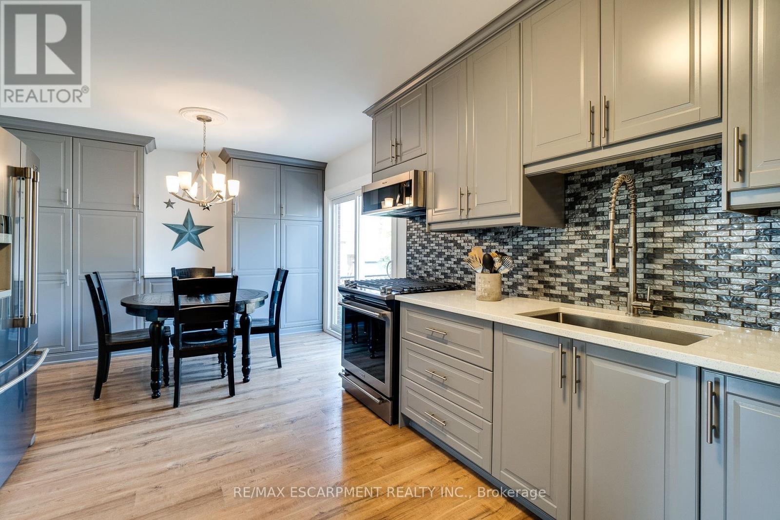 Photo 11 of 17 Ronaldshay Avenue, Hamilton ON