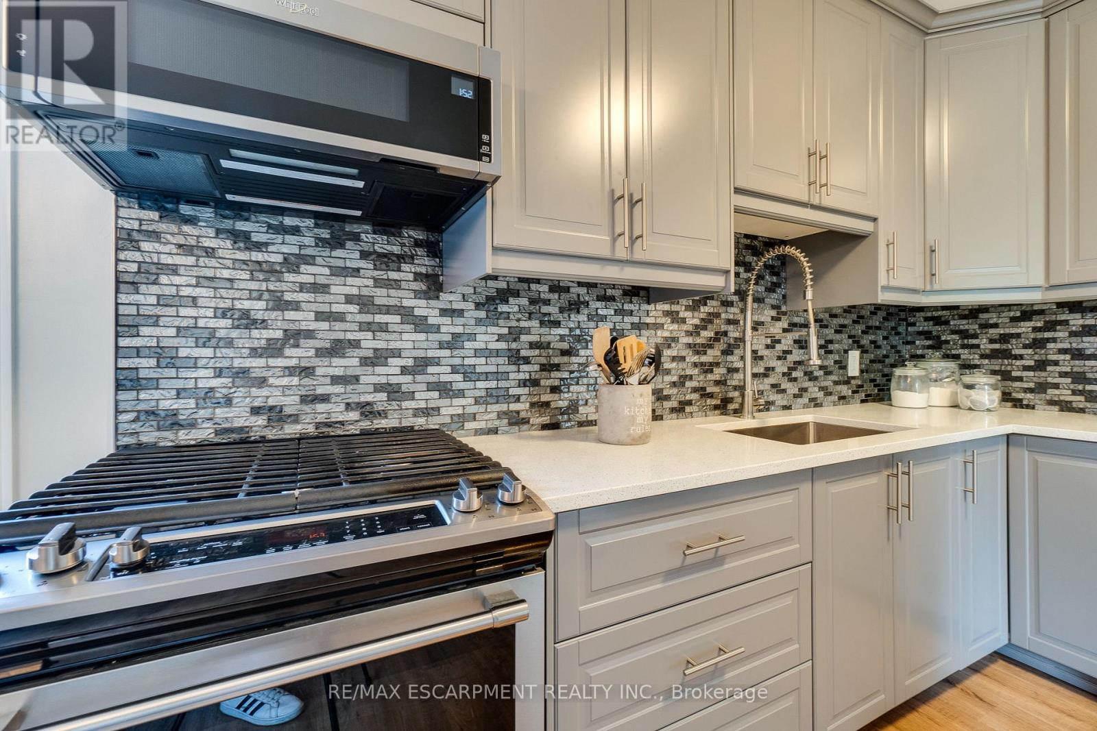 Photo 13 of 17 Ronaldshay Avenue, Hamilton ON