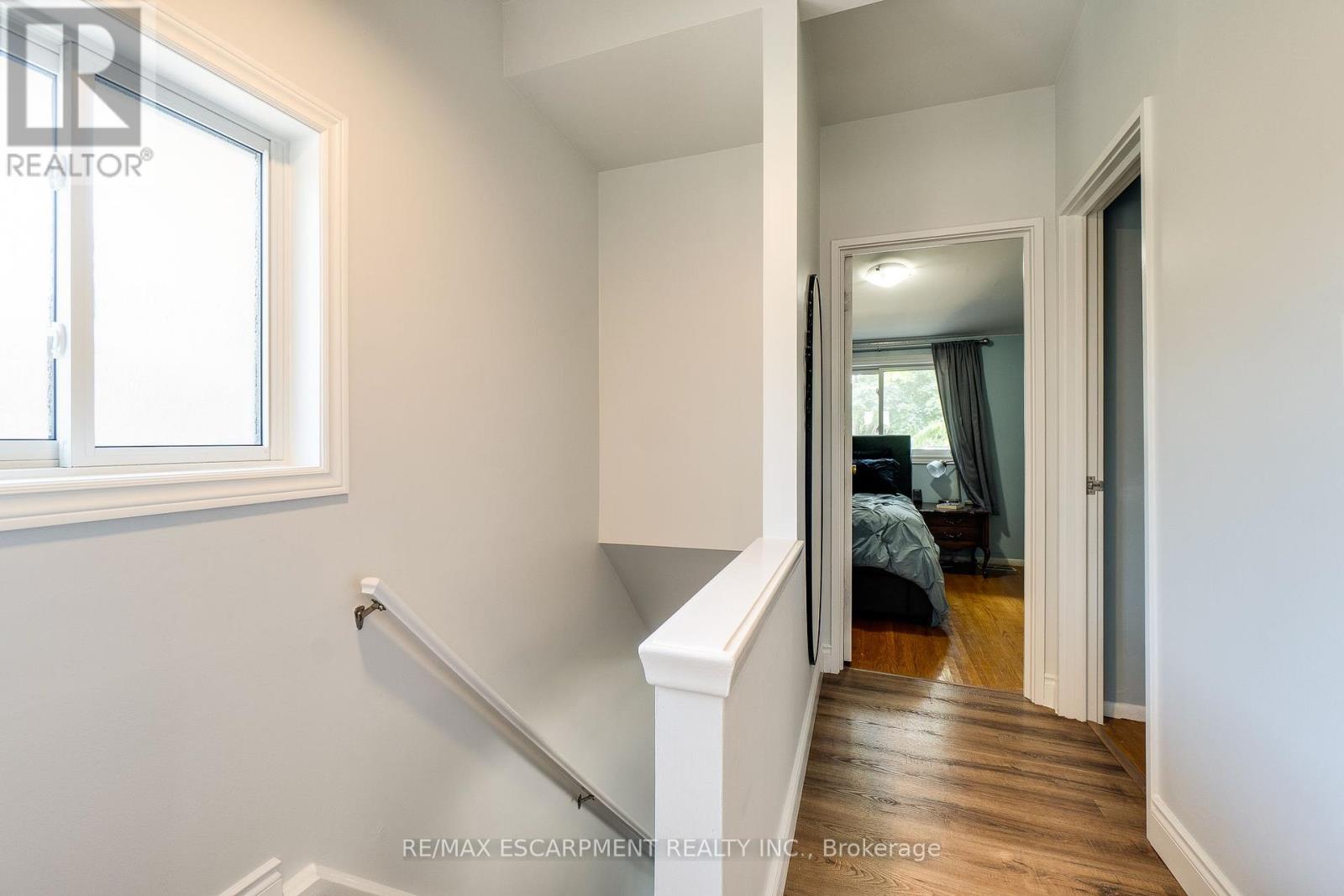 Photo 18 of 17 Ronaldshay Avenue, Hamilton ON