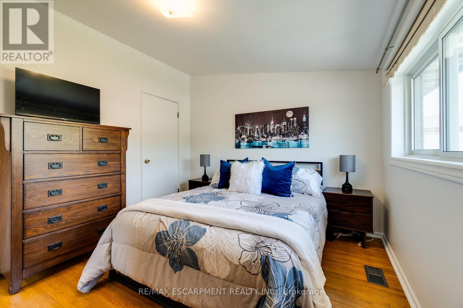 Photo 24 of 17 Ronaldshay Avenue, Hamilton ON