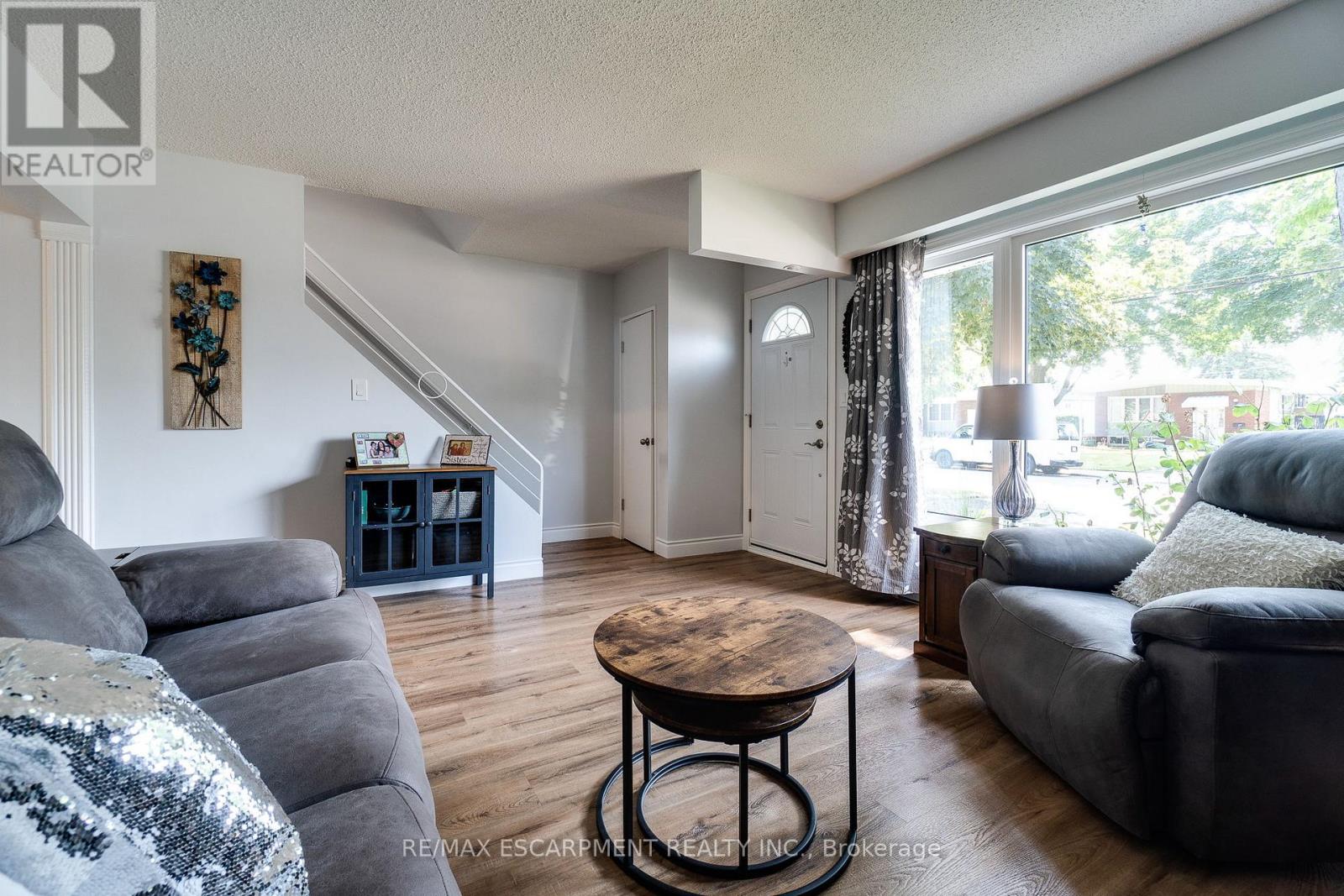 Photo 9 of 17 Ronaldshay Avenue, Hamilton ON