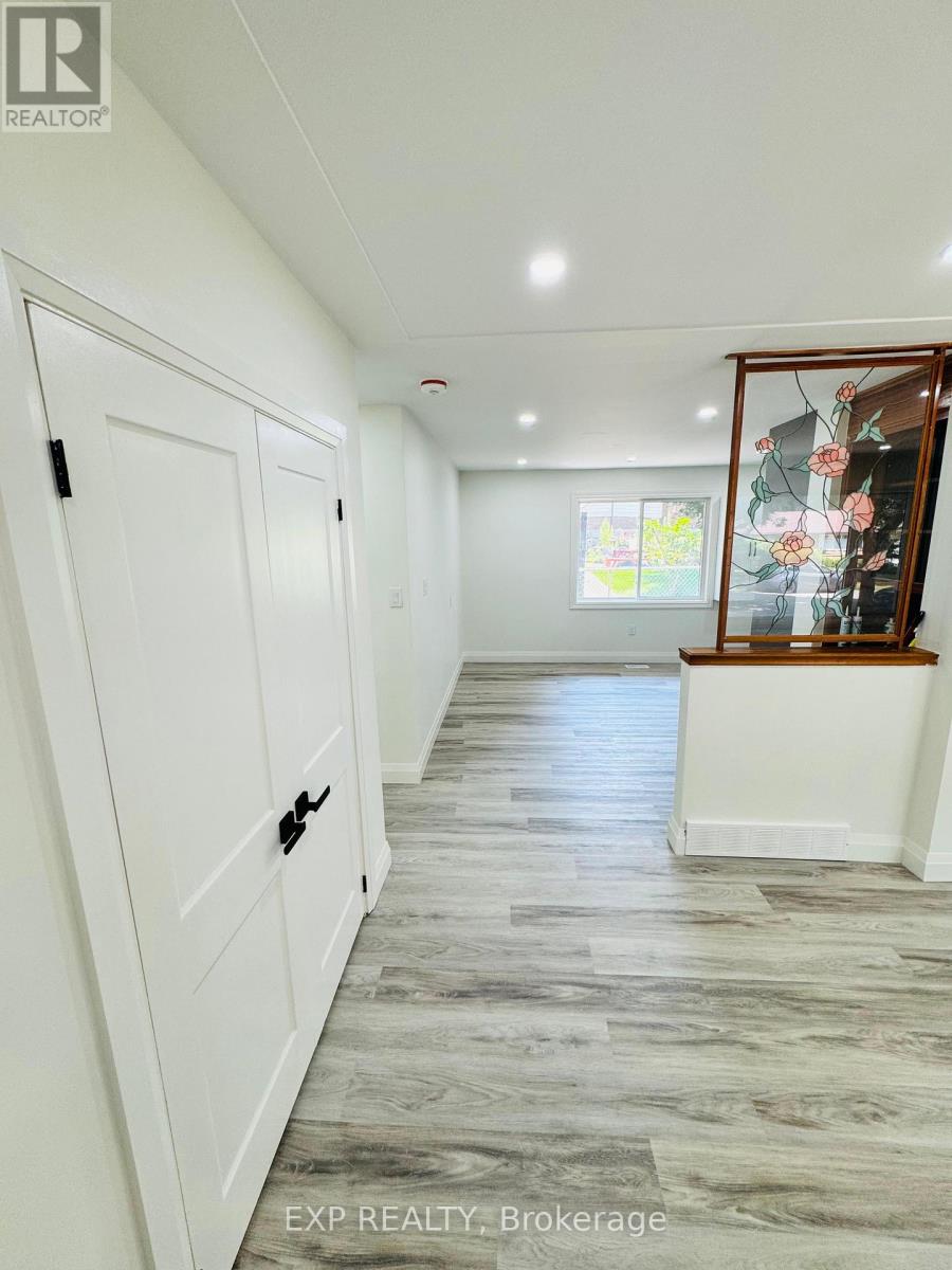 Photo 5 of 1 6 Craig Drive, Kitchener ON