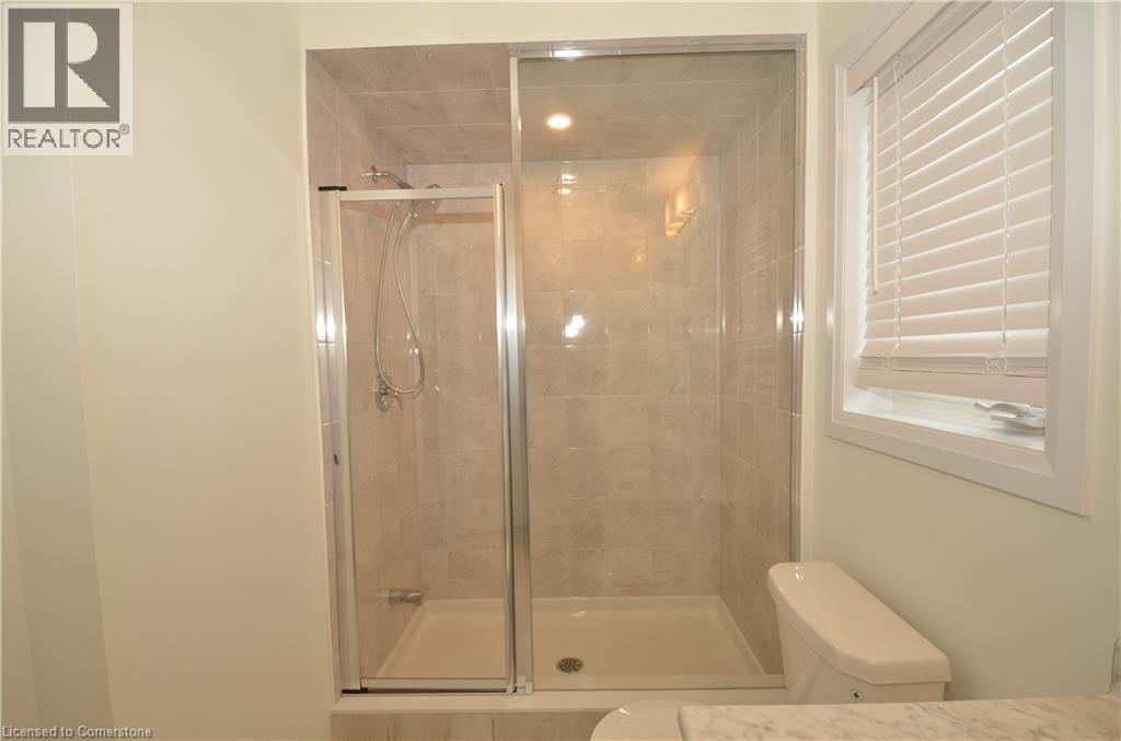 Photo 12 of 10 Heritage Way, Thorold ON