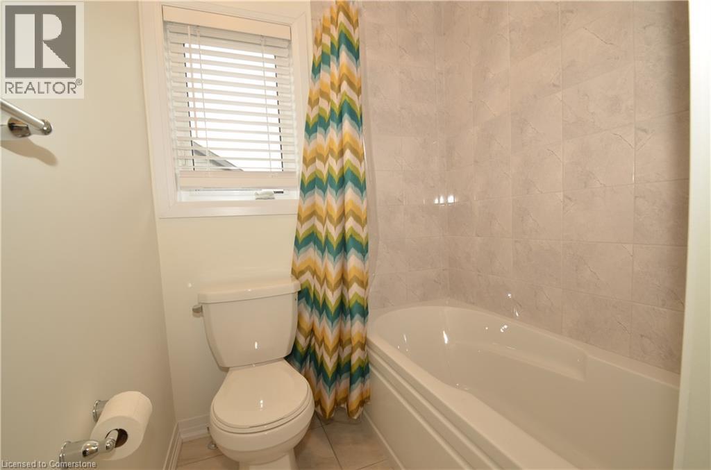 Photo 5 of 10 Heritage Way, Thorold ON