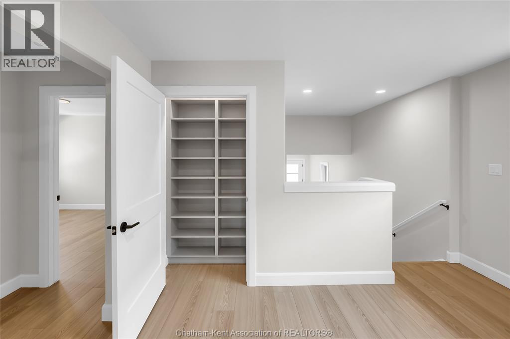 Photo 12 of 170 Ironwood Trail, Chatham ON