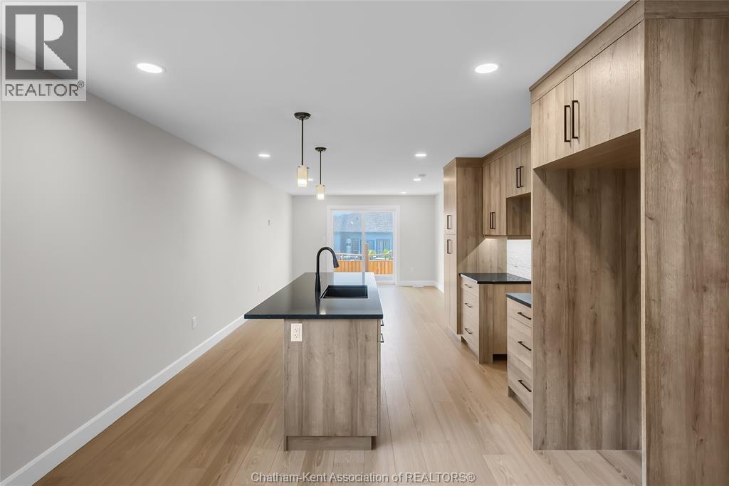 Photo 14 of 170 Ironwood Trail, Chatham ON