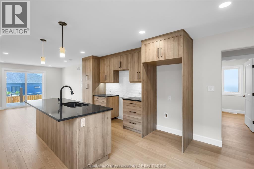 Photo 15 of 170 Ironwood Trail, Chatham ON