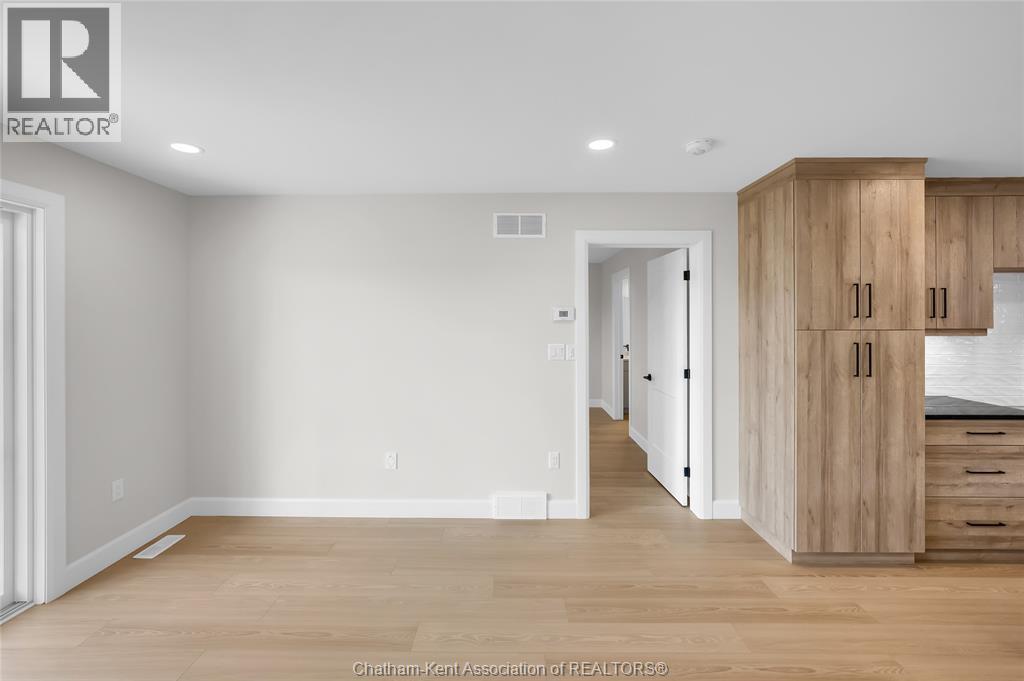 Photo 19 of 170 Ironwood Trail, Chatham ON