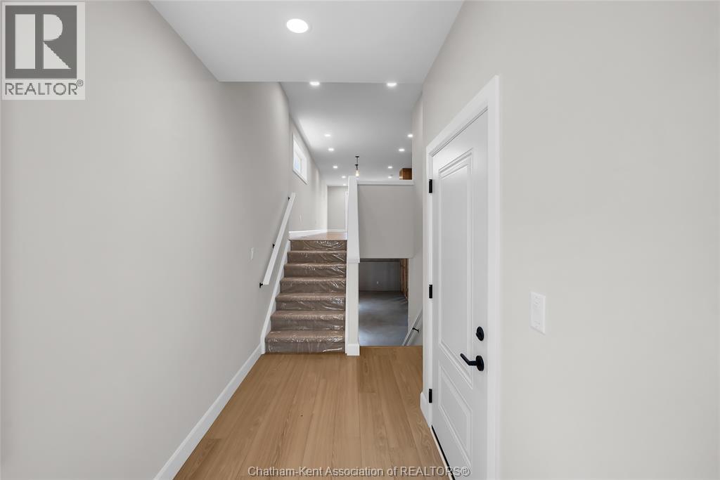 Photo 9 of 170 Ironwood Trail, Chatham ON