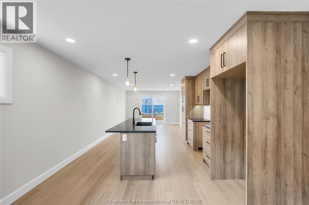 Photo 13 of 170 Ironwood Trail, Chatham ON