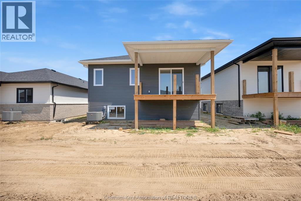 Photo 5 of 170 Ironwood Trail, Chatham ON