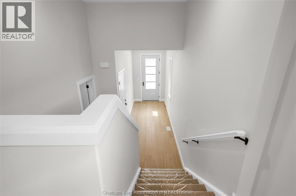 Photo 8 of 170 Ironwood Trail, Chatham ON