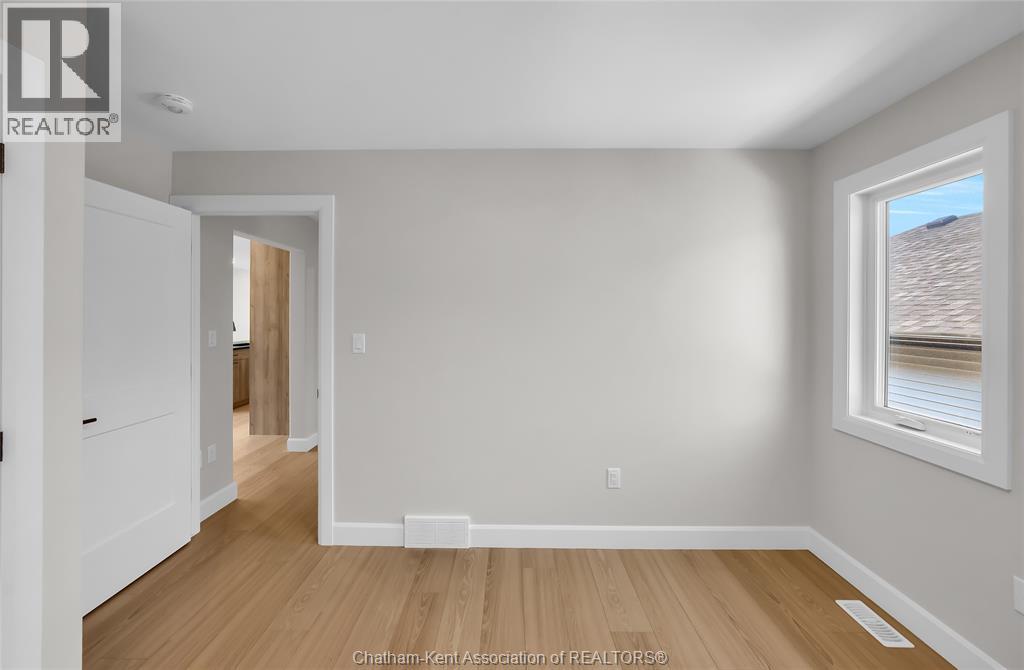 Photo 30 of 170 Ironwood Trail, Chatham ON